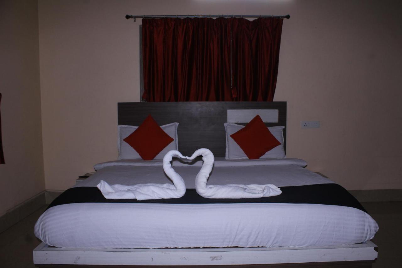 Chetan Inn Hotel Бхубанешвара Экстерьер фото
