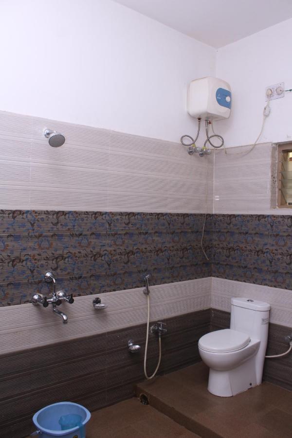 Chetan Inn Hotel Бхубанешвара Экстерьер фото