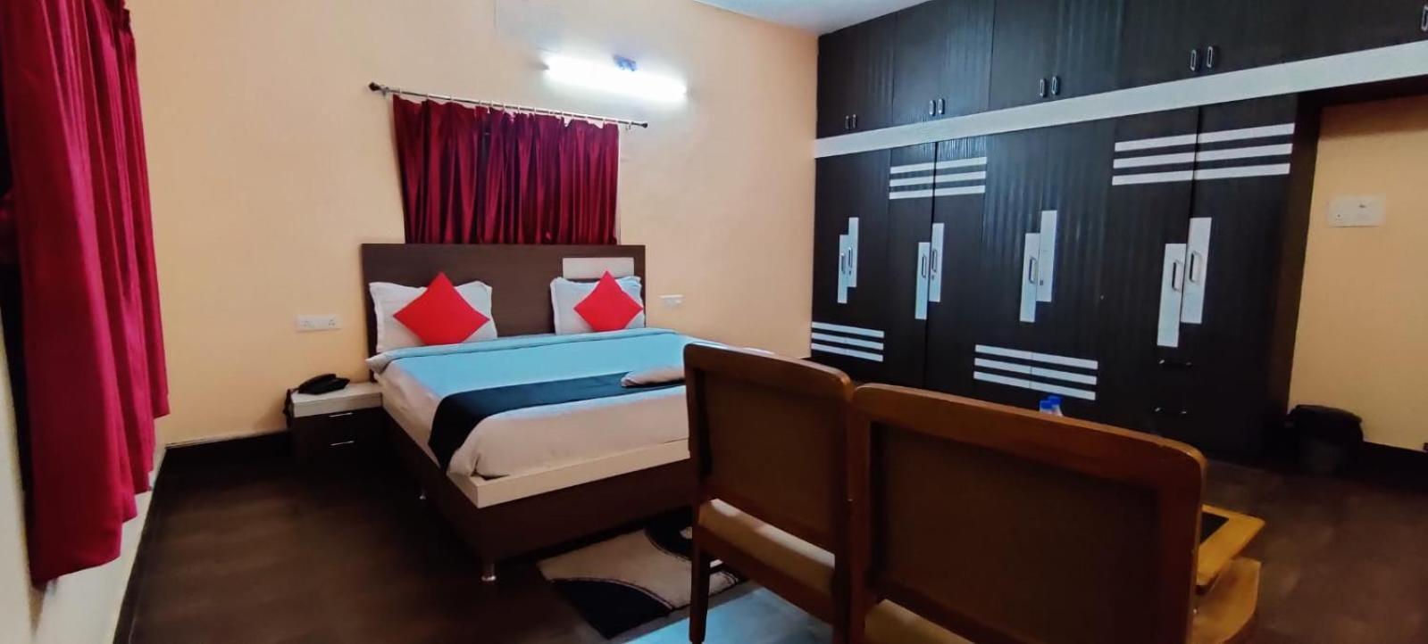 Chetan Inn Hotel Бхубанешвара Экстерьер фото
