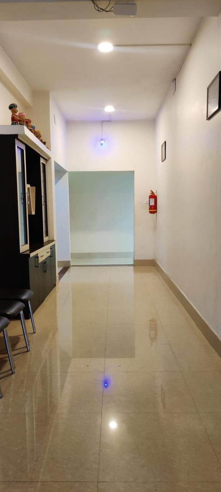 Chetan Inn Hotel Бхубанешвара Экстерьер фото