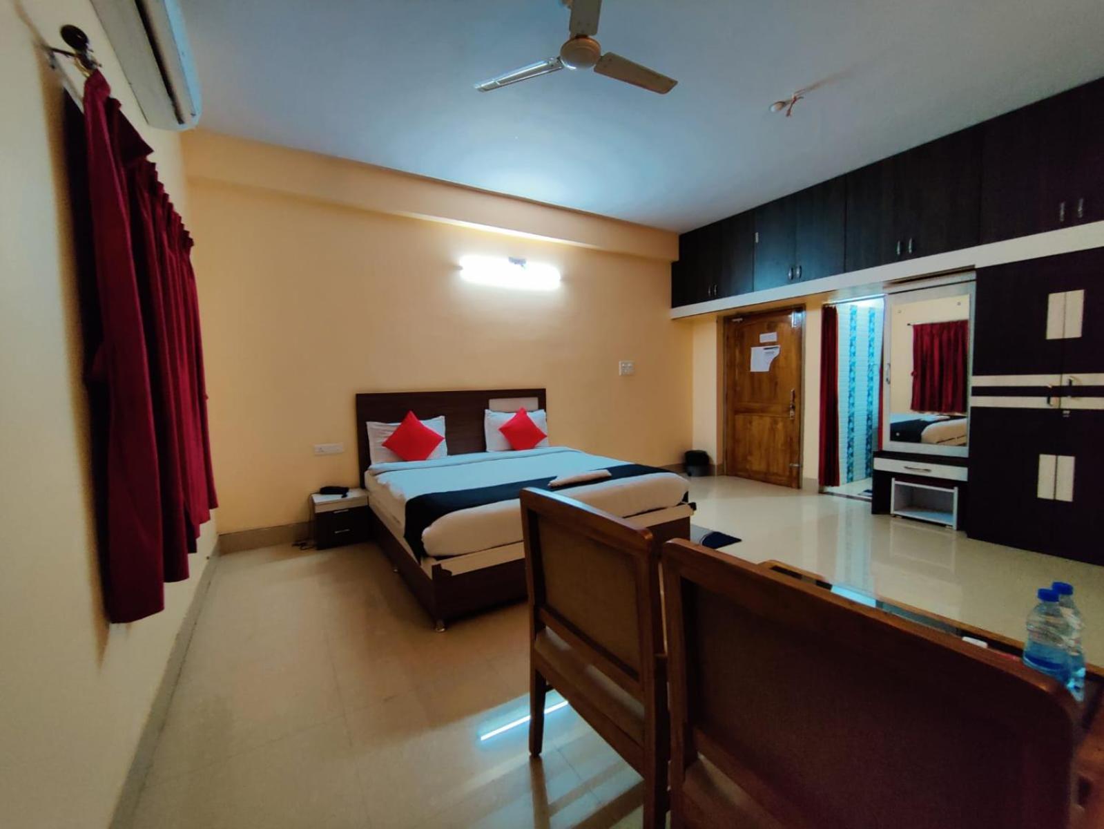 Chetan Inn Hotel Бхубанешвара Экстерьер фото